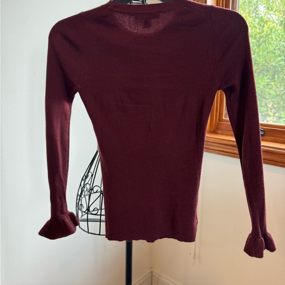 Like New Wool Fitted Sweater - Picture 3 of 4